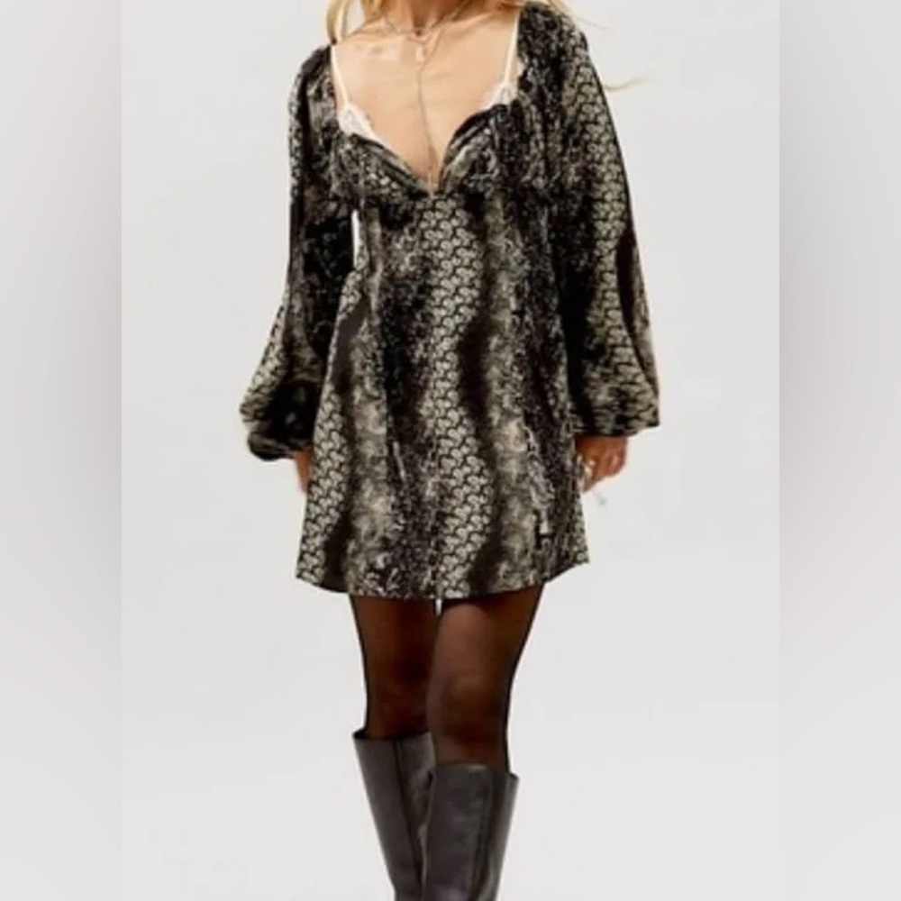 Urban Outfitters Vivienne Mini Dress | Size M